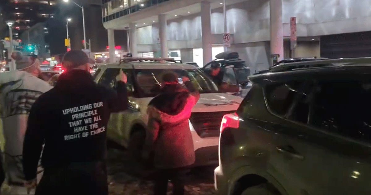 City of Ottawa: No Fines or Arrests After Convoy Supporters Confront Police and Shoot Fireworks