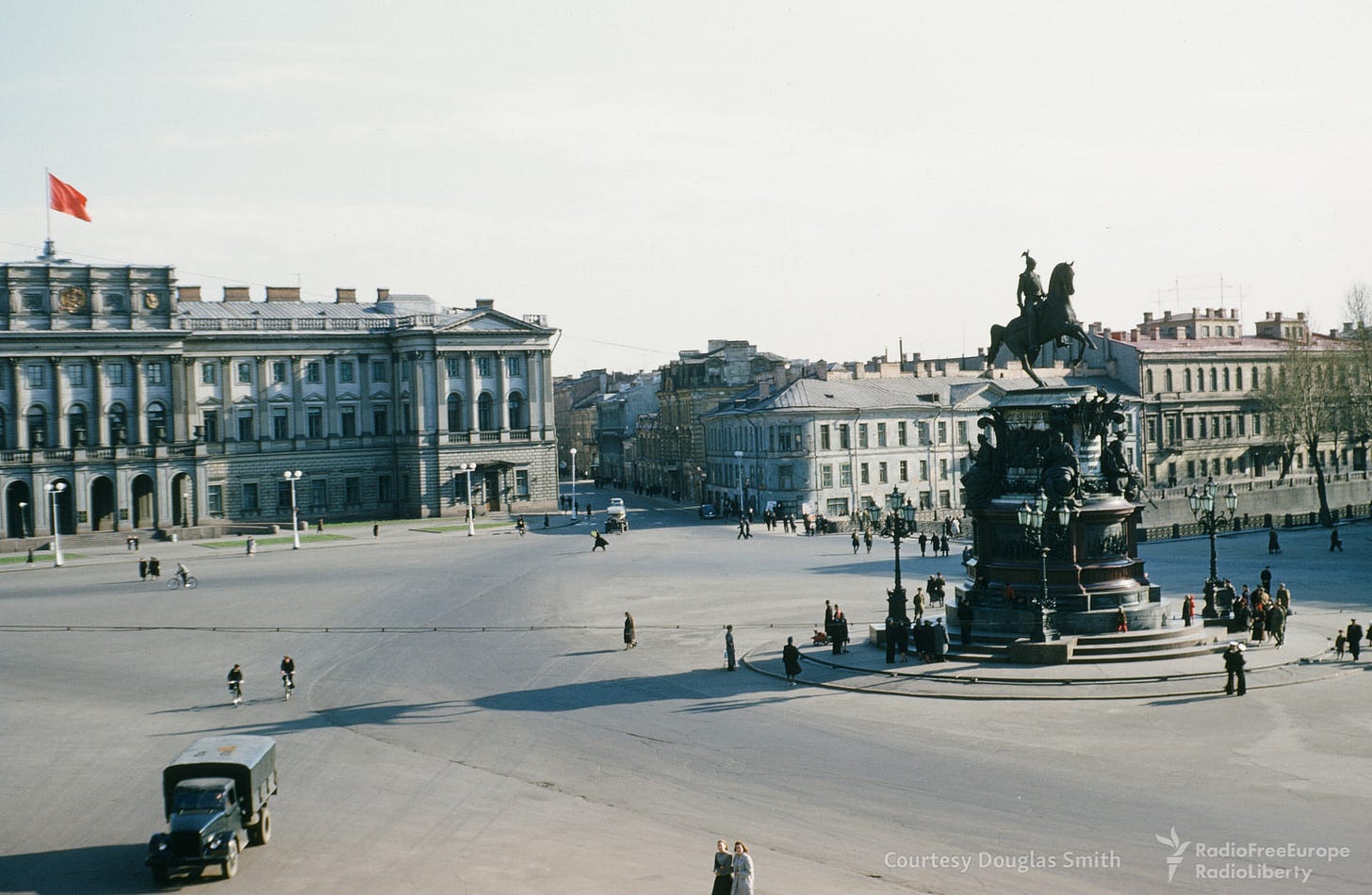 Isaakiyevskaya ploshchad, Leningrad, with its majestic cathedral dominating the skyline, seen in rare 1950s color. Isaakiyevskaya ploshchad, Leningrad, with its majestic cathedral dominating the skyline, seen in rare 1950s color.