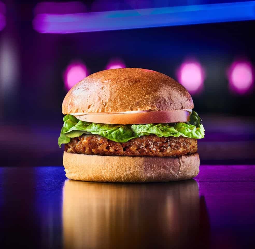 Hollywood Bowl Launches the Beyond Burger UK-Wide in Time for the Easter Holidays - vegconomist - the vegan
