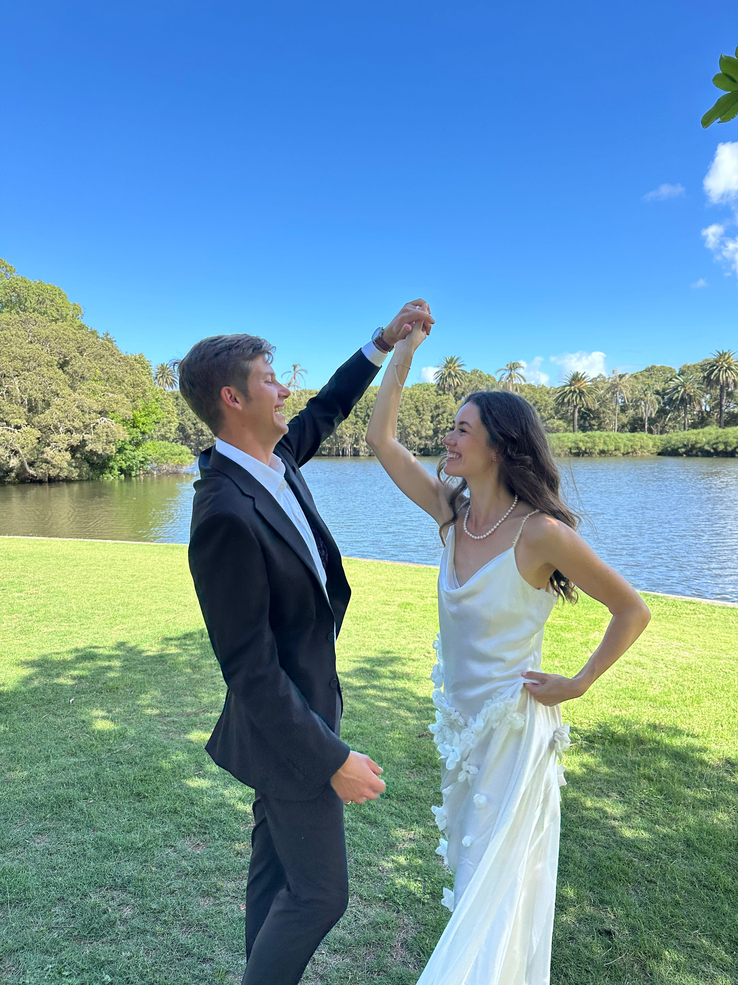The Travelling Wedding Dress