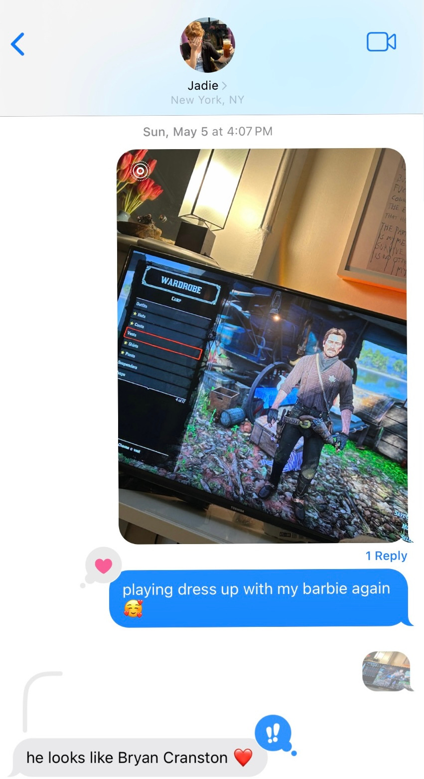 A screenshot of a text conversation discussing the wardrobe functions in Red Dead Redemption II.