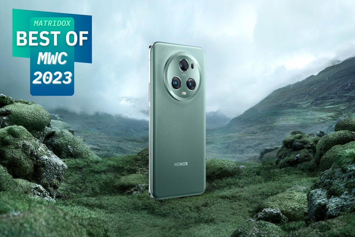 The Honor Magic5 Pro with a Best of MWC 2023 award badge.