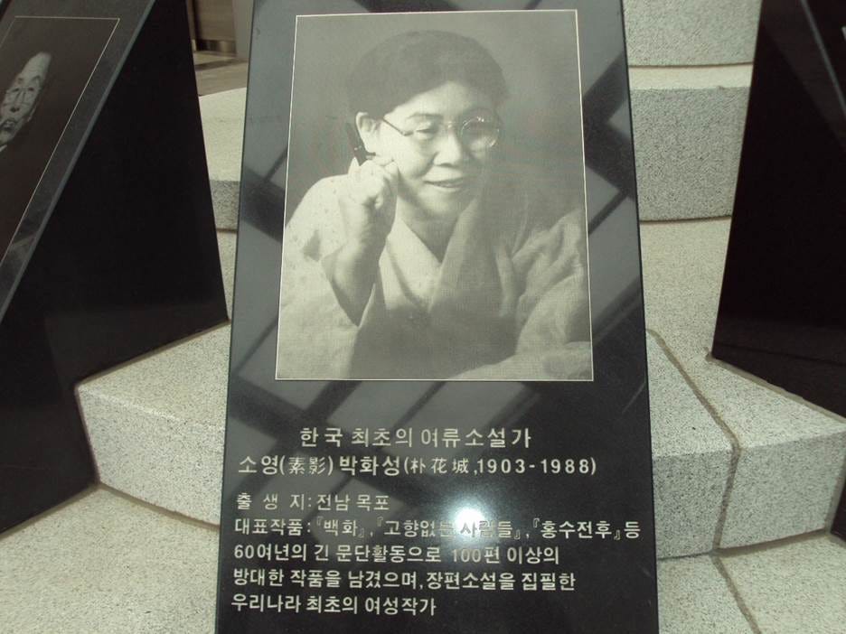 A black and white photo of a person

AI-generated content may be incorrect.