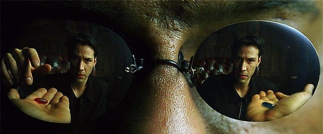 r/MovieDetails - Each glass in Morpheus' glasses reflect a different reflection of Neo in The Matrix.
