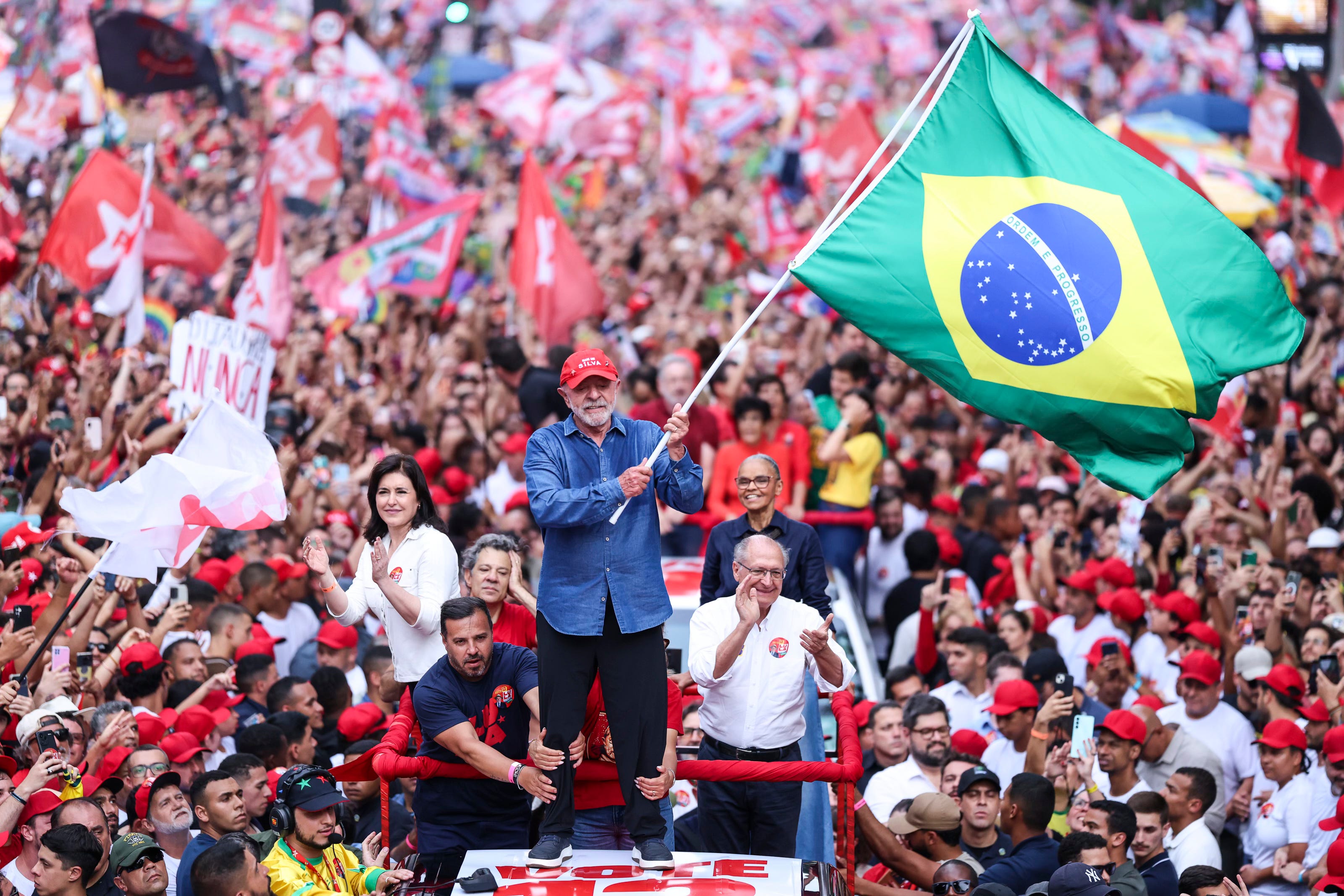 Lula defeats Bolsonaro in Brazilian election rematch