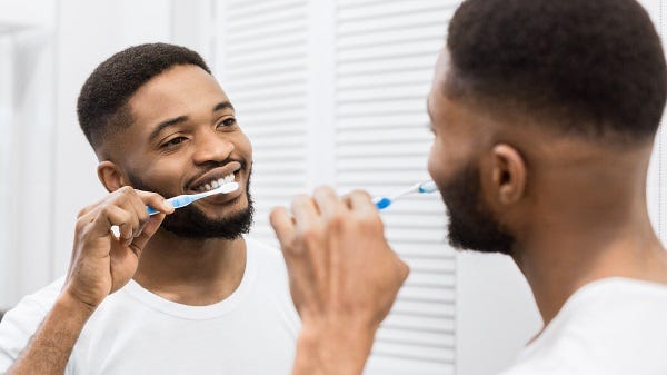 Brasileiros são os que mais escovam os dentes e tomam banho do mundo