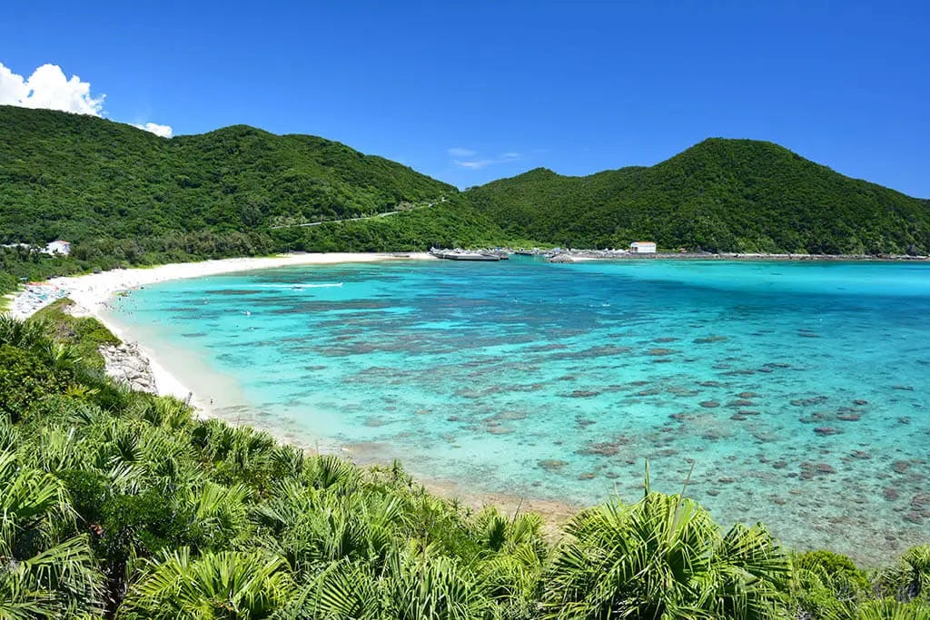 Aharen Beach en Tokashiki, en Okinawa (foto de Visit Okinawa)