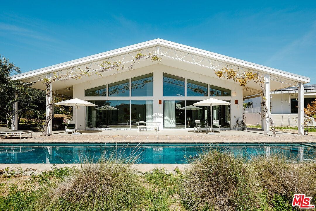 carousel photo #2 (MLS)