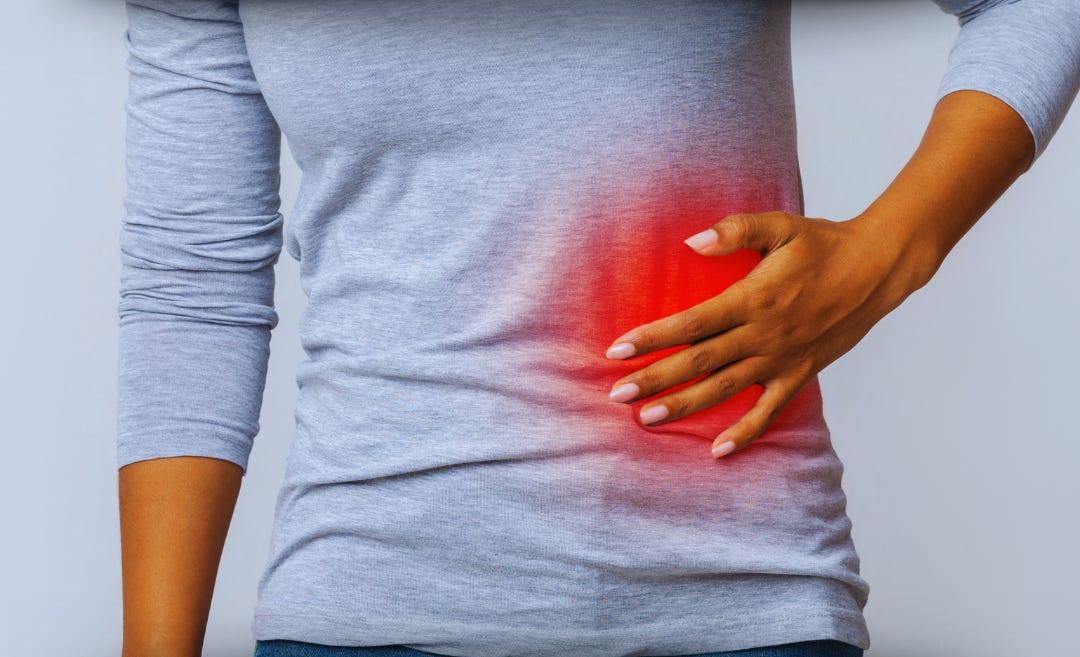 Dor do lado esquerdo da barriga: 15 principais causas (e o que fazer)