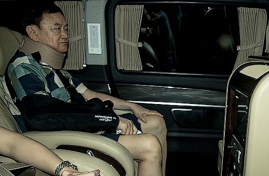 thaksinneck27b.jpg