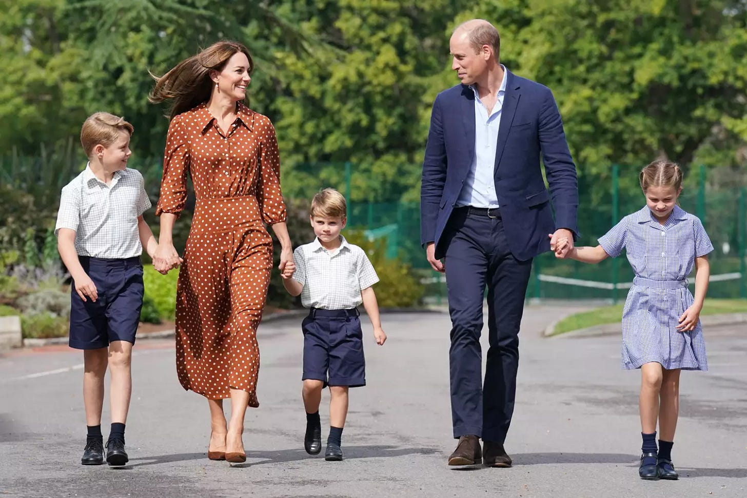 Prince George, Princess Charlotte and Prince Louis (C), accompanied by their parents the Prince William, Duke of Cambridge and Catherine, Duchess of Cambridge, arrive for a settling in afternoon at Lambrook School, near Ascot on September 7, 2022 in Bracknell, England. Prince George, Princess Charlotte and Prince Louis (C), accompanied by their parents the Prince William, Duke of Cambridge and Catherine, Duchess of Cambridge, arrive for a settling in afternoon at Lambrook School, near Ascot on September 7, 2022 in Bracknell, England.