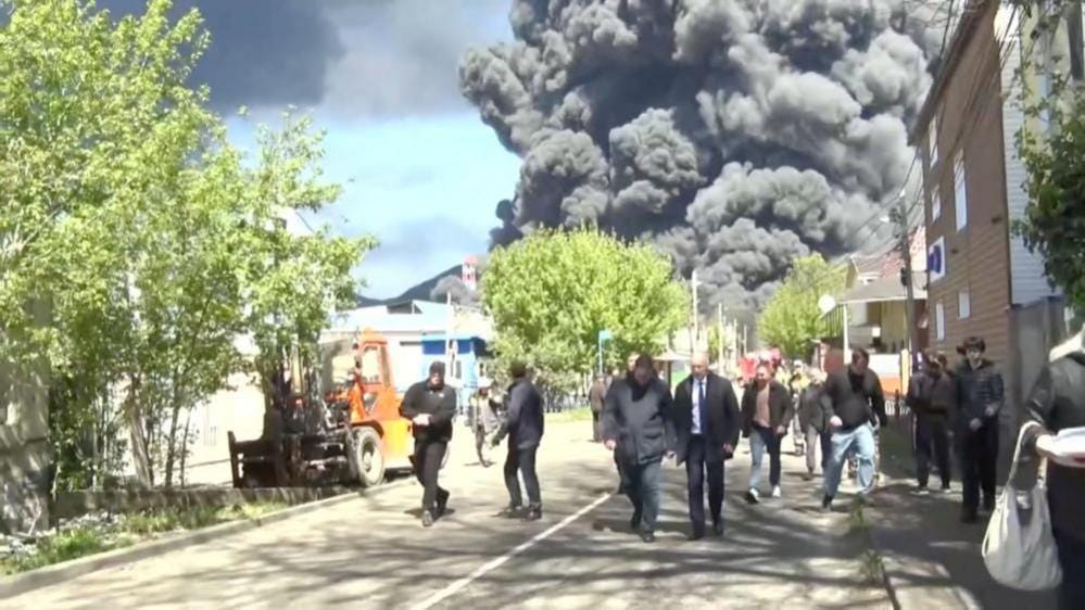 Third Ukraine strike on Tuapse hits Russian oil refinery and prompts evacuations - BBC News Third Ukraine strike on Tuapse hits Russian oil refinery and prompts evacuations - BBC News