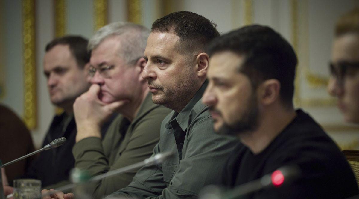 Fără multe vești bune, într-un moment dificil al războiului, primele fisuri vizibile au apărut la cel mai înalt nivel în unitatea națională ucraineană