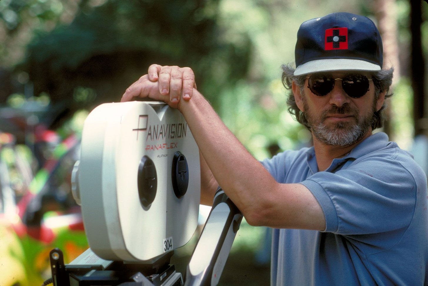 https://cdn.britannica.com/56/190156-050-88A44C86/Steven-Spielberg-filming-Jurassic-Park.jpg