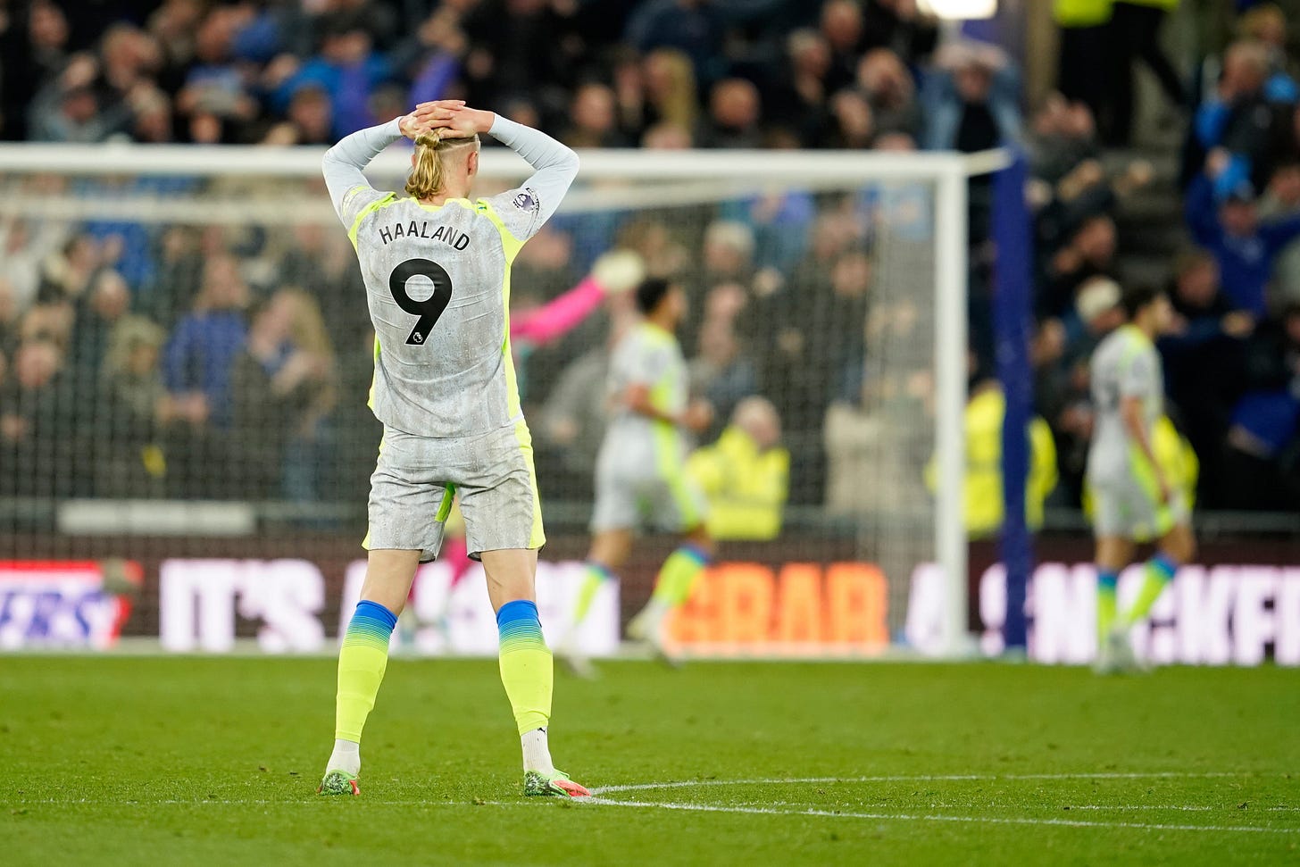 Everton v Man City LIVE: Premier League latest score and goal updates as  visitors as visitors on brink of collapse in title race | The Independent