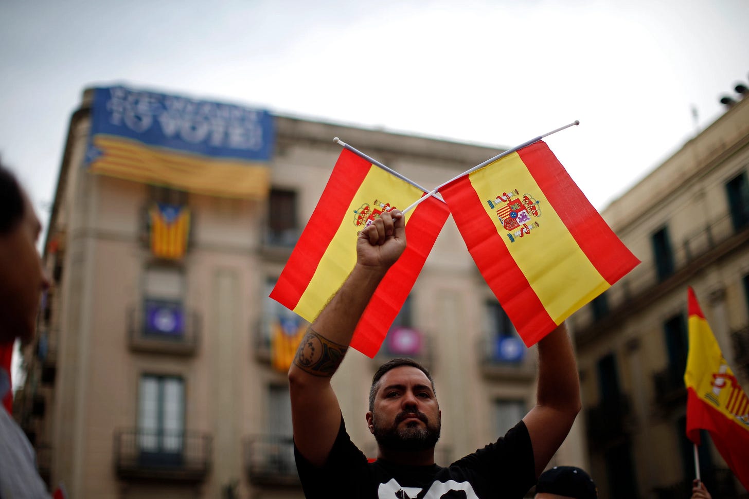 加泰隆尼亞公投:西班牙馬德里舉行反獨立遊行(AP) 加泰隆尼亞公投:西班牙馬德里舉行反獨立遊行(AP)