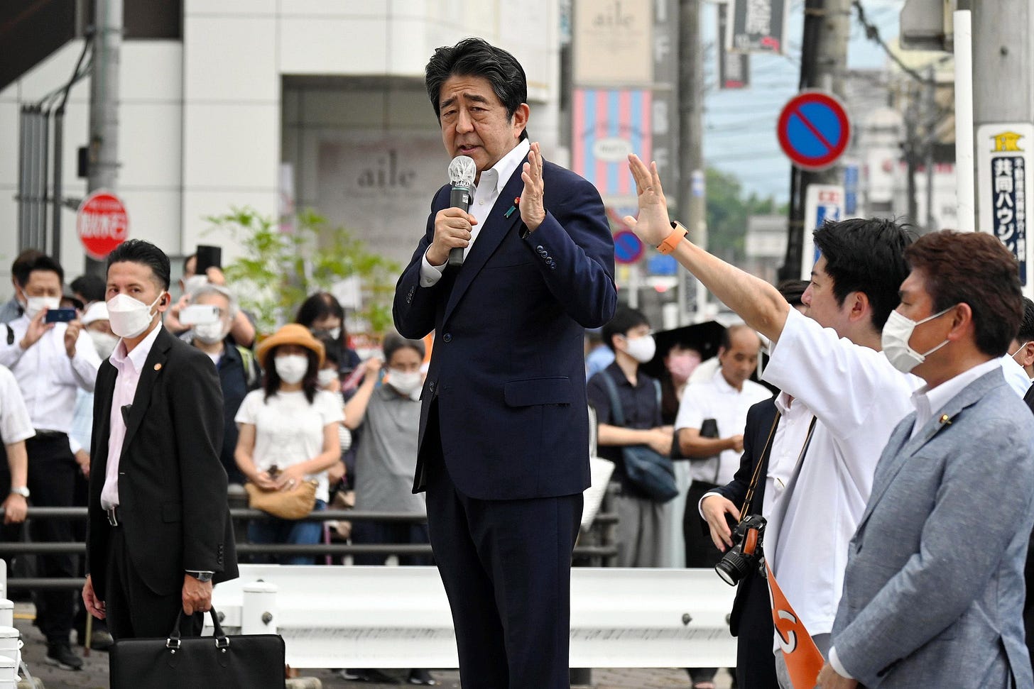 Video shows moment Shinzo Abe was shot