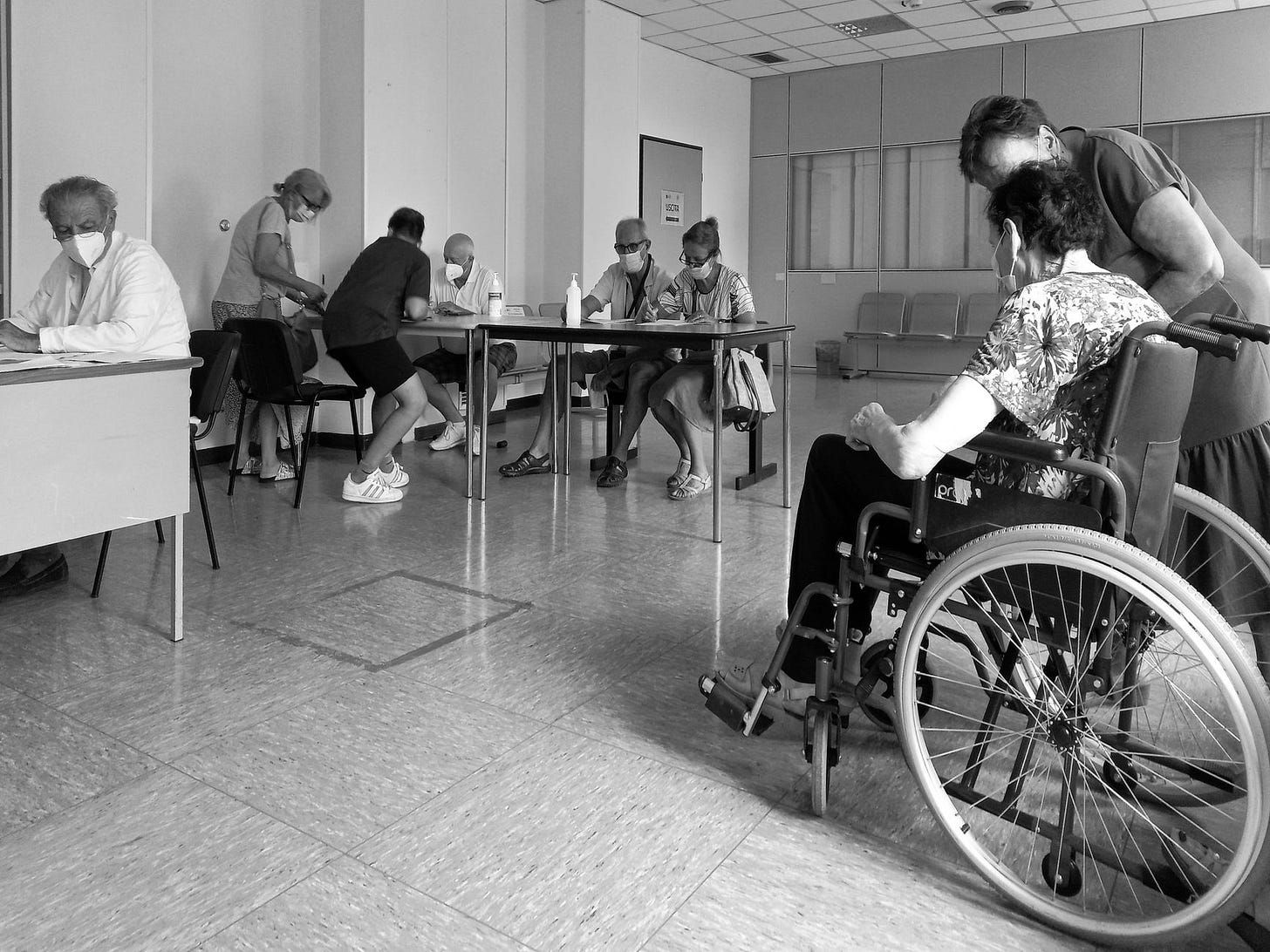 Outpatient departments at safety-net hospitals serve a disproportionate share of low-income and elderly patients.