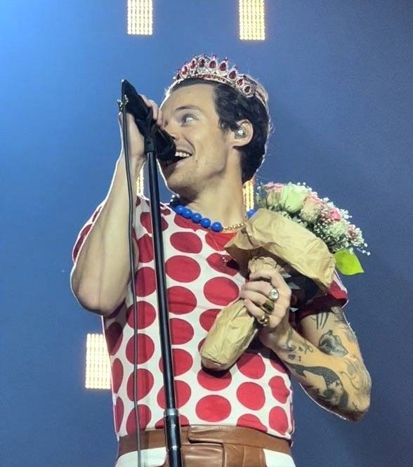 Harry Styles beauty pageant contestant version