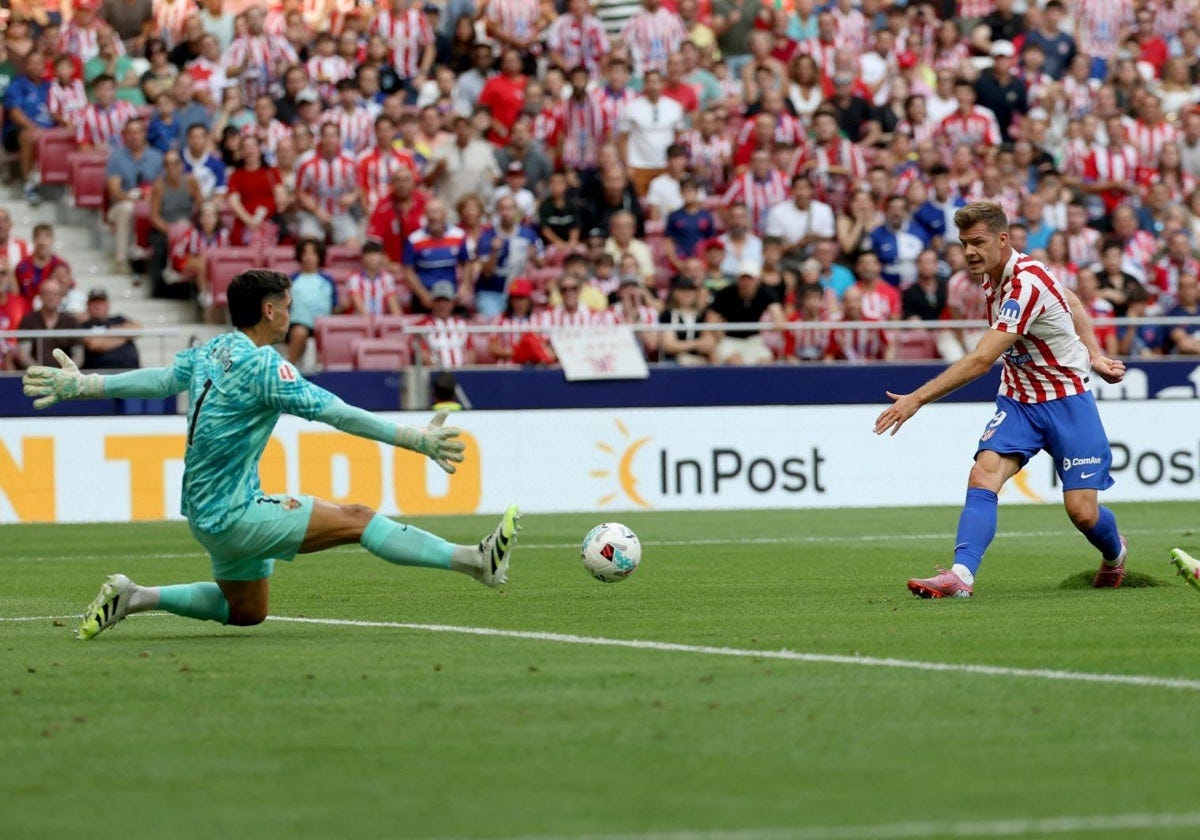 Sorloth, anotando el primer tanto en el Atlético - Elche (1-1)