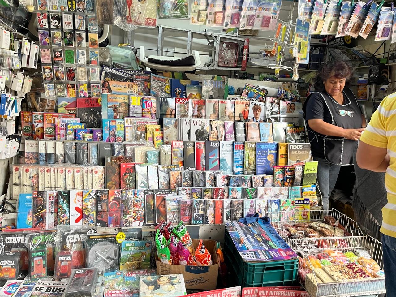 Un kiosco en una esquina de la colonia Roma, en la Ciudad de México, en enero de 2025. Foto: JSG
