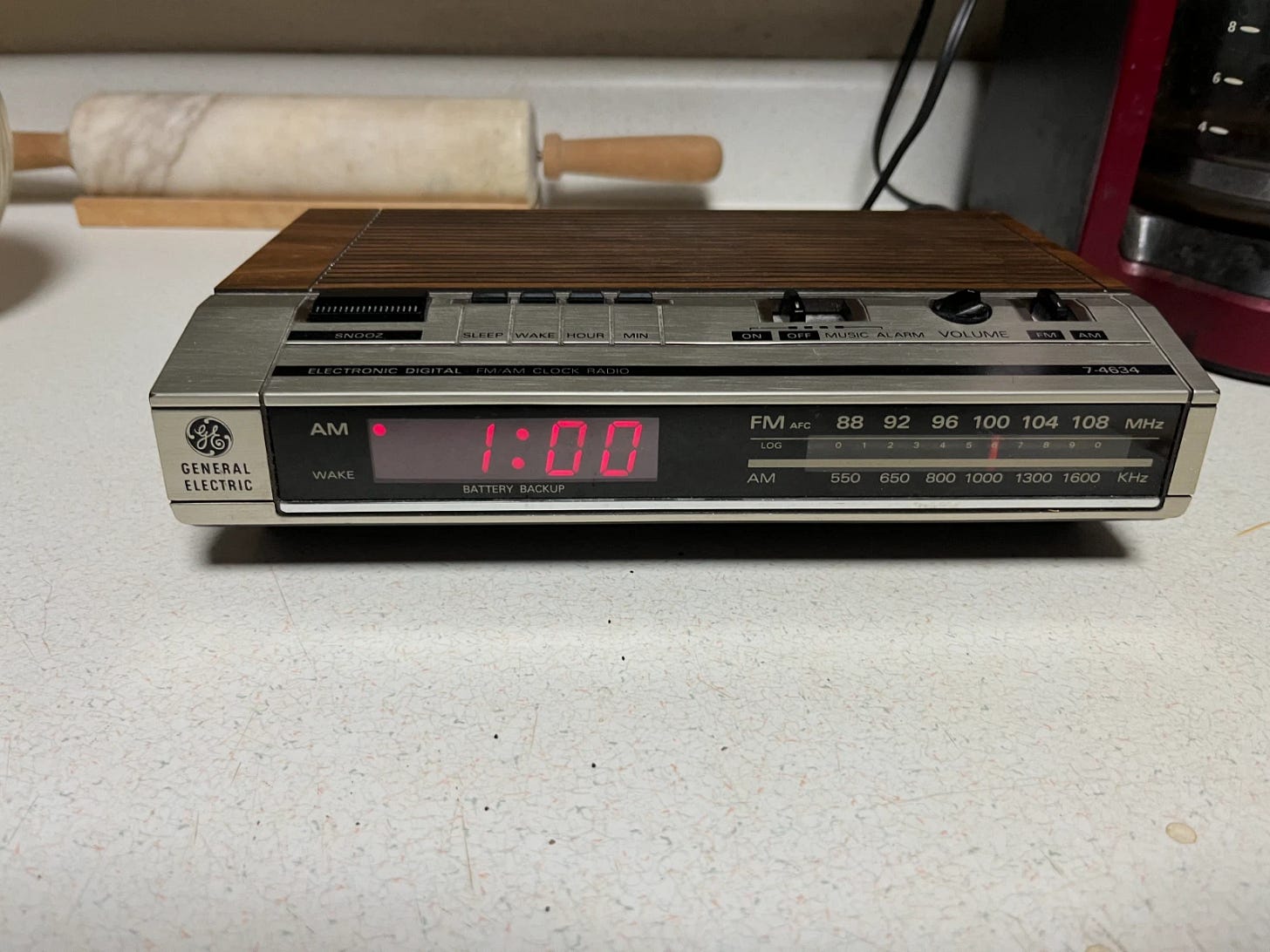 VTG General Electric GE Digital Alarm Clock Radio Model 7-4634B AM/FM Works Well - Picture 1 of 11