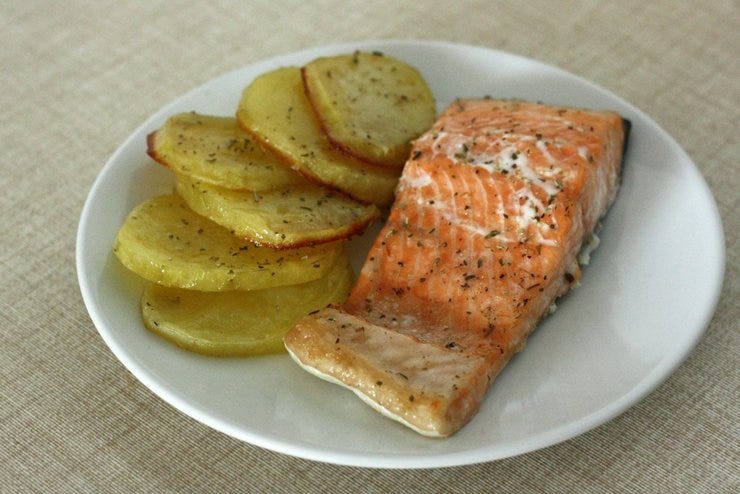 4 - Salmón al horno con patatas
