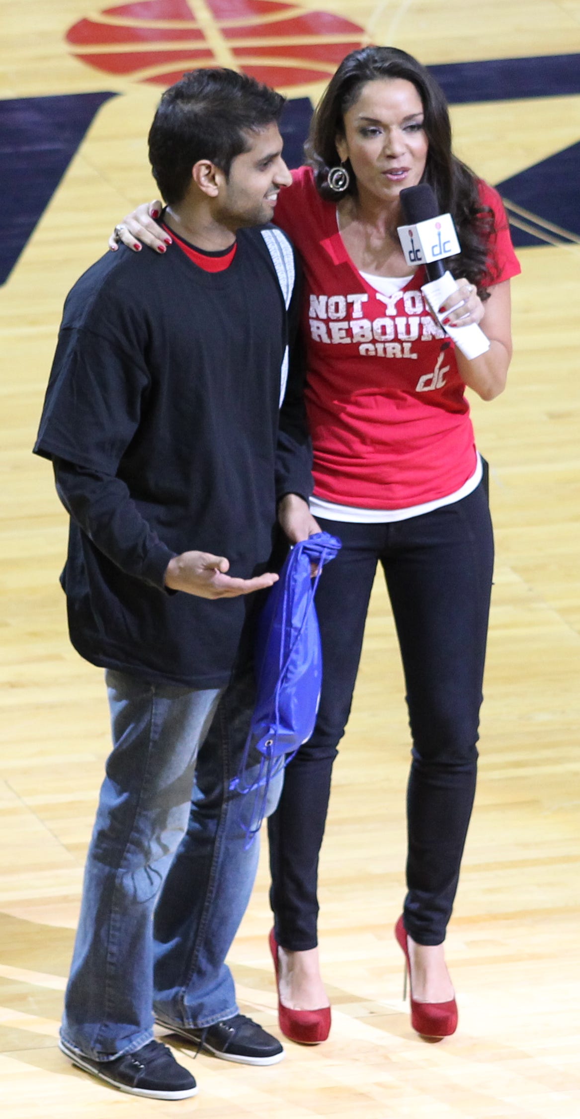 Photo: Keith Allison from Owings Mills, USA / Wikimedia Commons (CC BY-SA 2.0) GeNienne, the in-arena host for the Washington Wizards, during a game between the Los Angeles Lakers and Washington Wizards at Verizon Center on March 7, 2012. GeNienne was previously a member of the Wizard Girls and in-arena host for the Washington