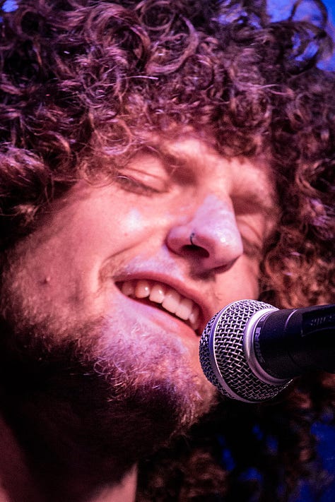 Devin Davis of Tate & the Bedwetters / all photos by author