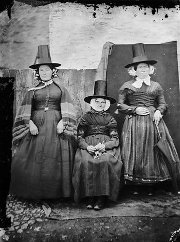 My mother (sitting), Shan y Lliwdy and Bontfaen maid My mother (sitting), Shan y Lliwdy and Bontfaen maid
