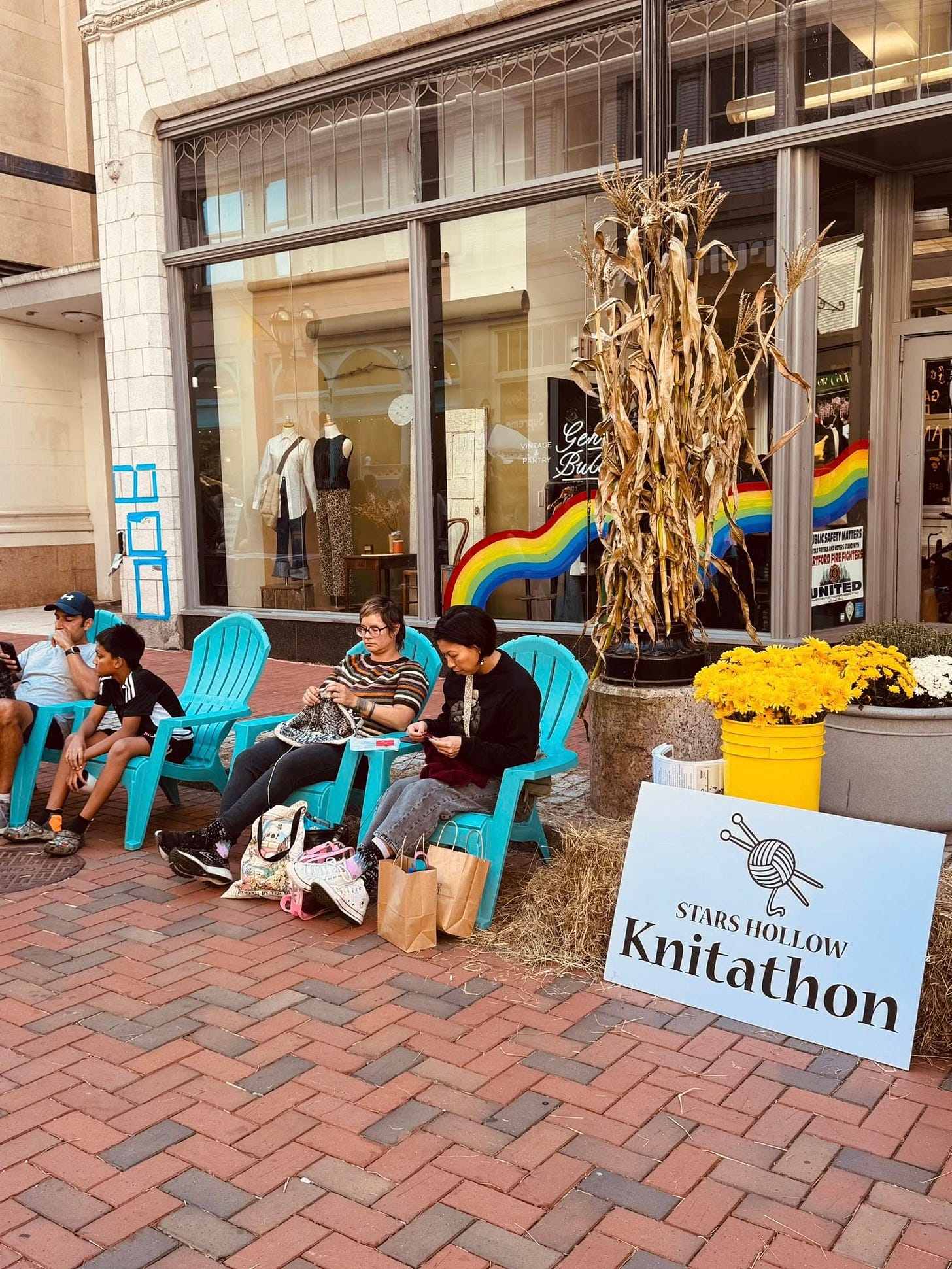 May be an image of 4 people and text that says 'Ger Bul 冠県 Knitathon STARS STARSHOLLOW HOLLOW'