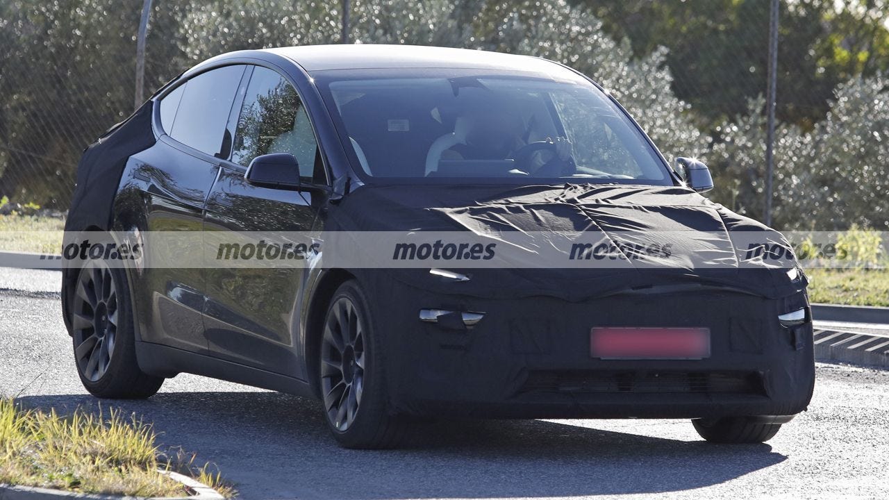 El Tesla Model Y Juniper 2026 vuelve a ser pillado, el rey de los eléctricos revela novedades en estas nuevas fotos espía 0