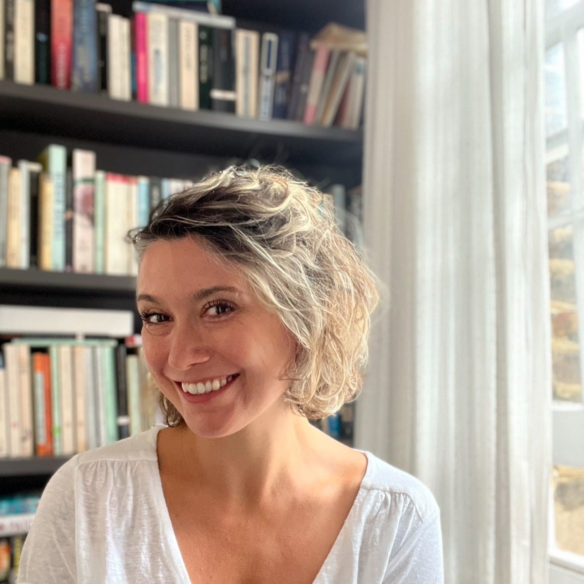 Rachel Mills logo