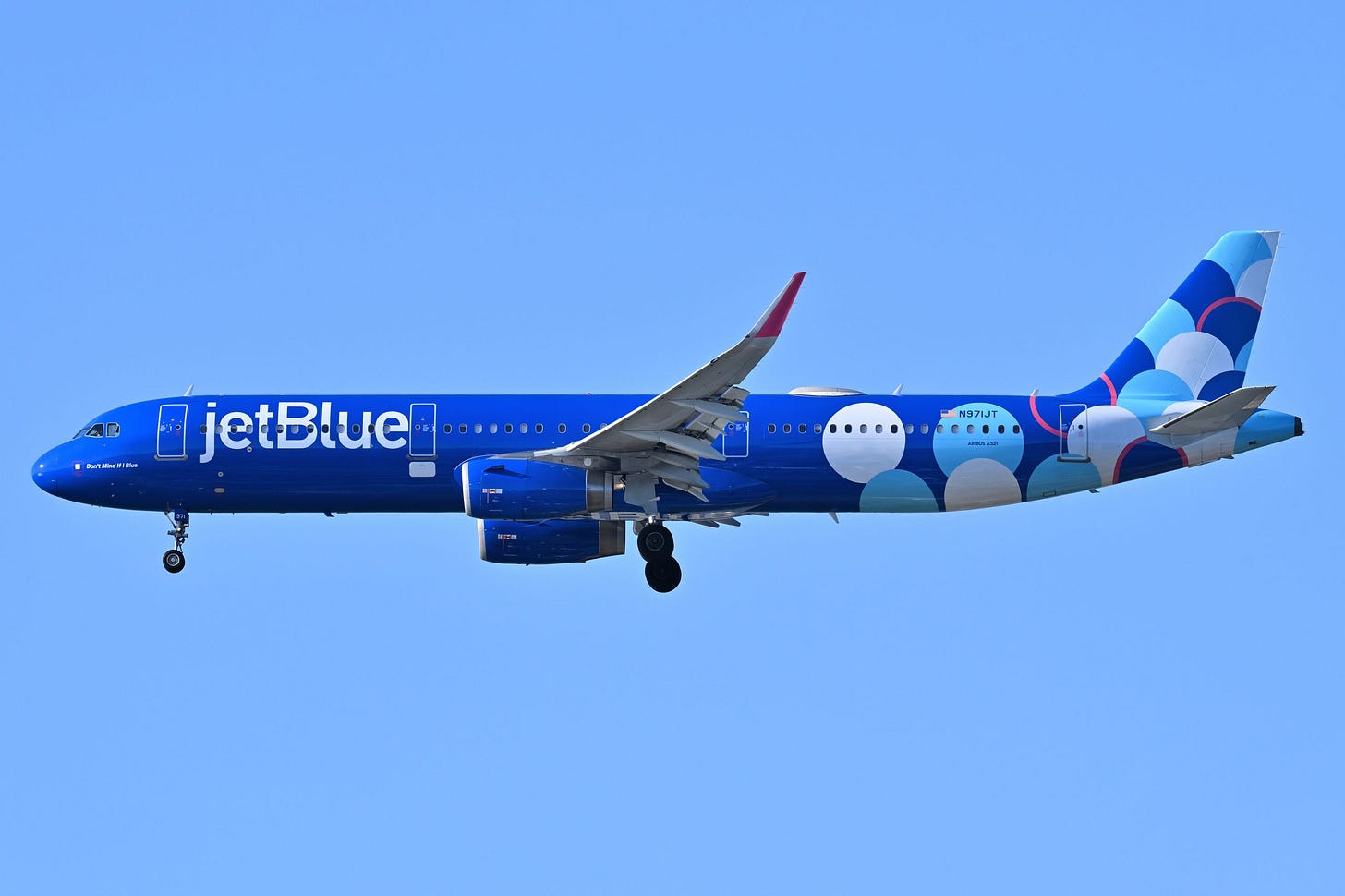 JetBlue Airbus A321 approach to Boston