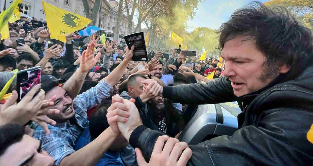 Argentina chega dividida à eleição presidencial; Javier Milei lidera, mas  2º lugar está embolado – Money Times