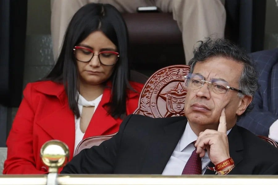 El presidente saliente de Colombia denunciará penalmente a funcionaria de su Gobierno por un ataque "calumnioso"