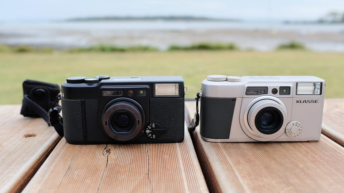 Fujifilm Klasse vs Fujifilm Klasse S: two premium compact point 