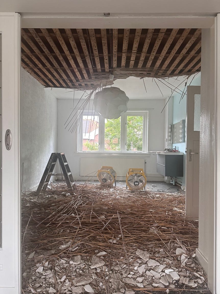 Afbeelding met gebouw, muur, eigendom, raam
Door AI gegenereerde inhoud is mogelijk onjuist.