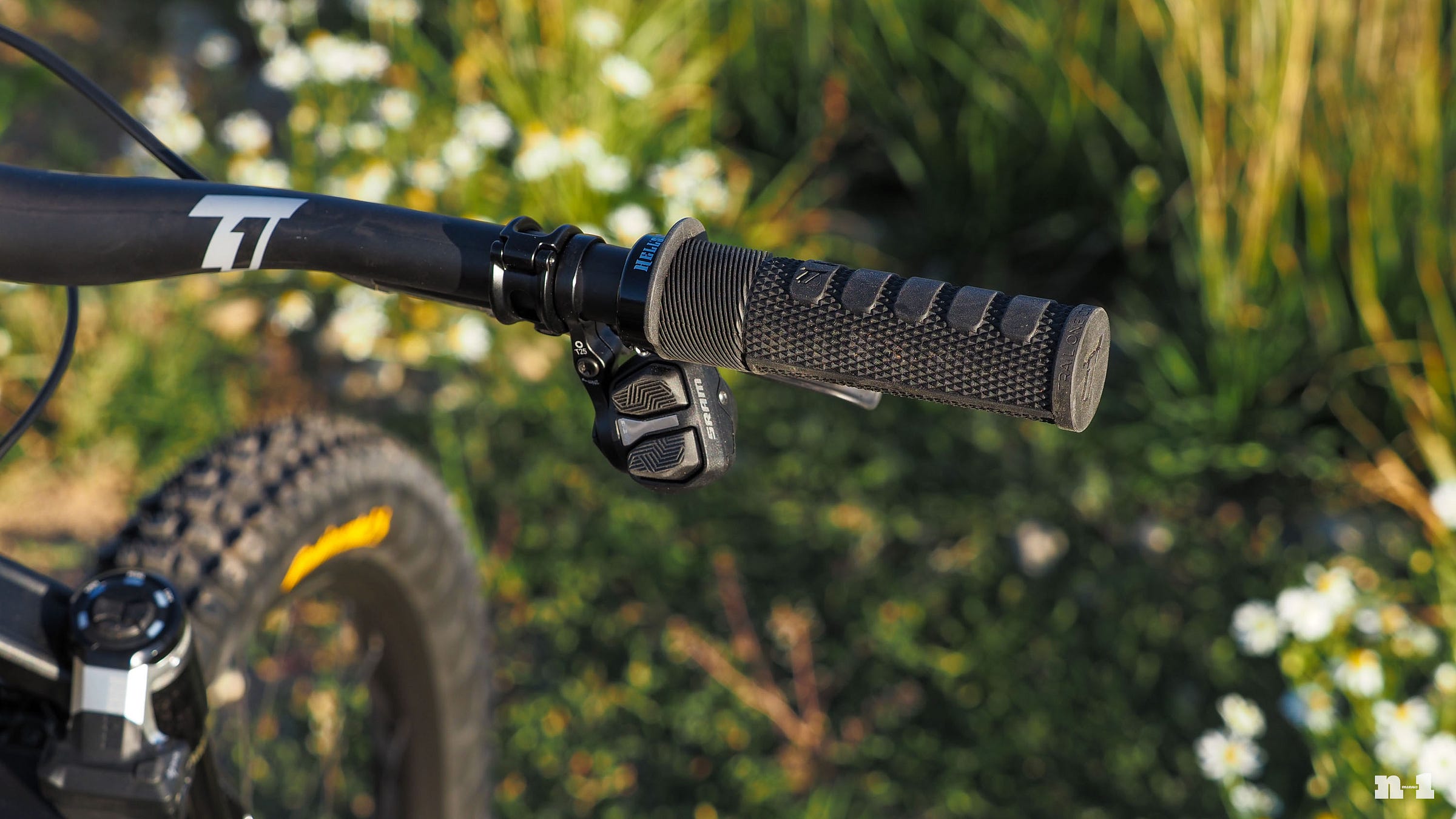 SRAM Transmission shifter