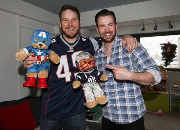 chris pratt gives chris evans some super bowl bear love 2015 chris pratt gives chris evans some super bowl bear love 2015