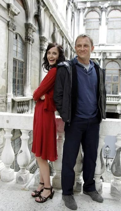 How should a Bond girl dress? - by Sophie How should a Bond girl dress? - by Sophie