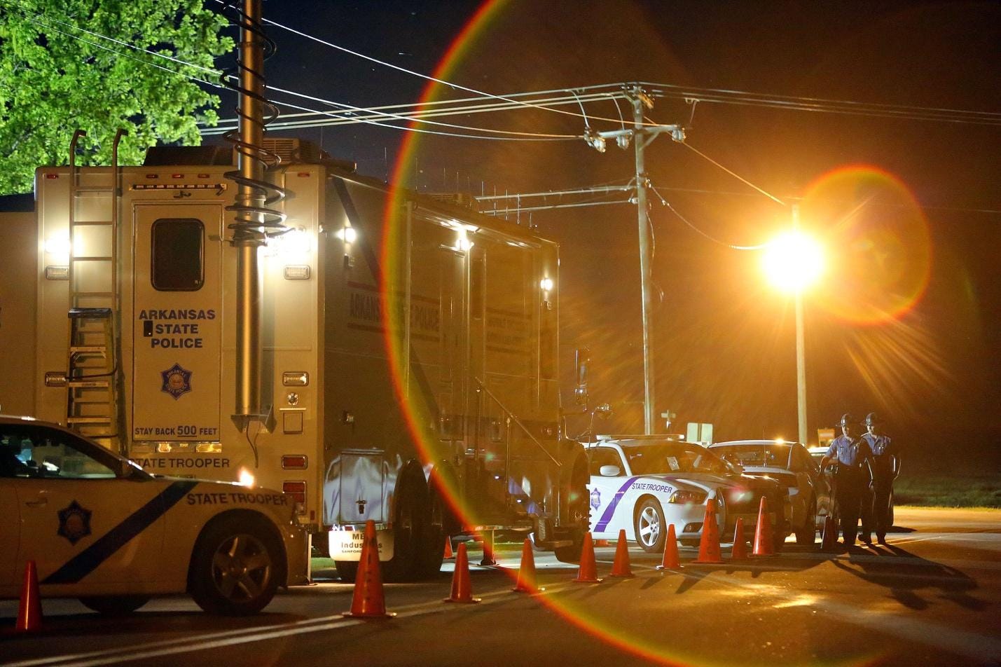 A picture containing outdoor, road, light, highway

Description automatically generated