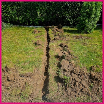 A trench in a grassy area

AI-generated content may be incorrect.