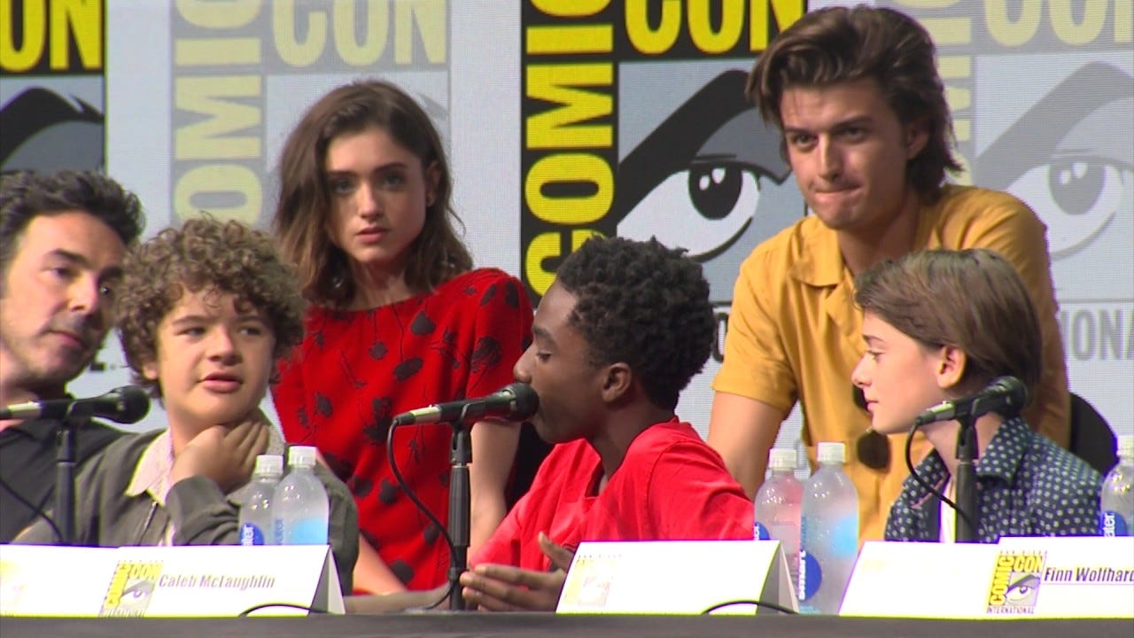 San Diego Comic Con 2017 Stranger Things Hall H Panel Selects - panel  poświęcony serialowi - YouTube