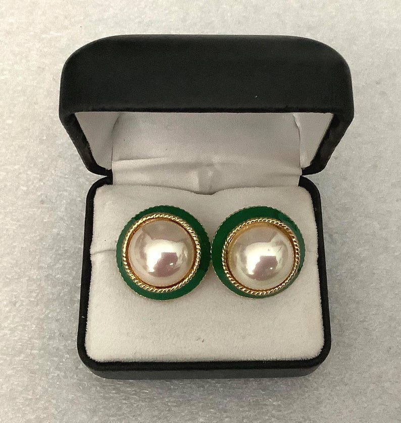 1980s Geeen Enamel And Lustre Faux Pearl. Clip Earrings. Gold Tone Metal image 1
