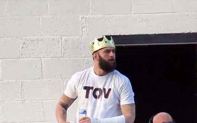 [Screenshot: Tommy Vendetta with crown]