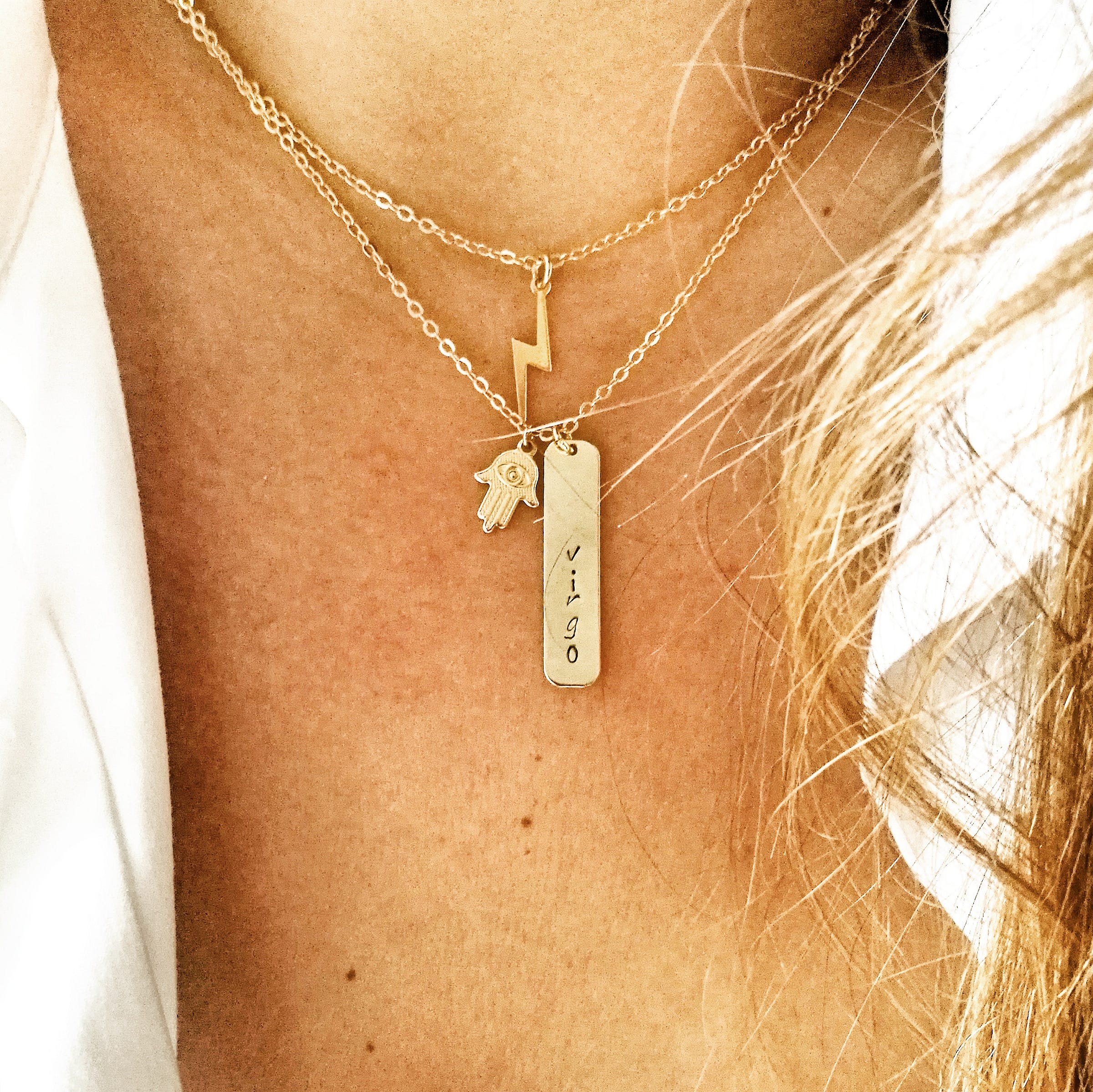 gouden ketting met symbolen en naam hanger gepersonaliseerde sieraden lux luz