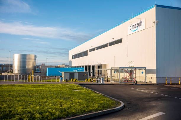 amazon prime logistic center from outside - amazon warehouse stock pictures, royalty-free photos & images