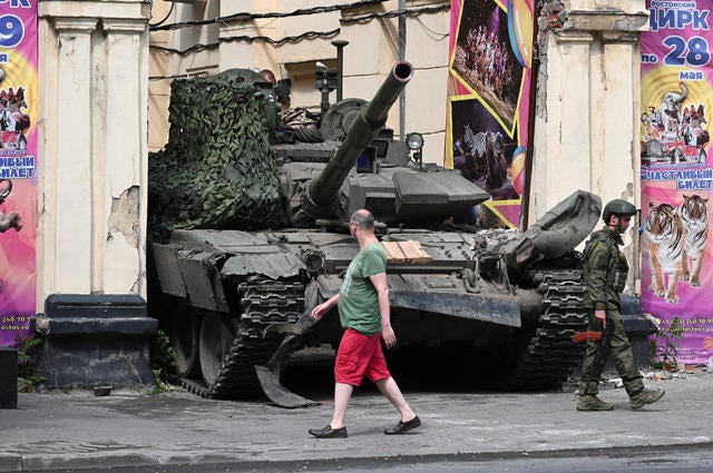 Amid strife with Kremlin, Wagner Group mercenaries enter Russian city - CBS  News