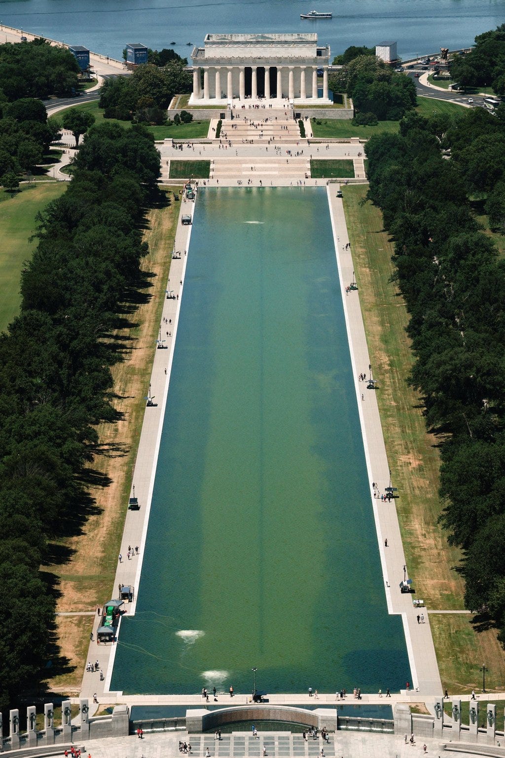 American flag blue? Algae turns Trump's reflecting pool swamp green instead | South China Morning Post American flag blue? Algae turns Trump's reflecting pool swamp green instead | South China Morning Post